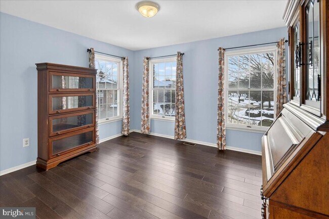 Building Photo - 7 Redwood Ct