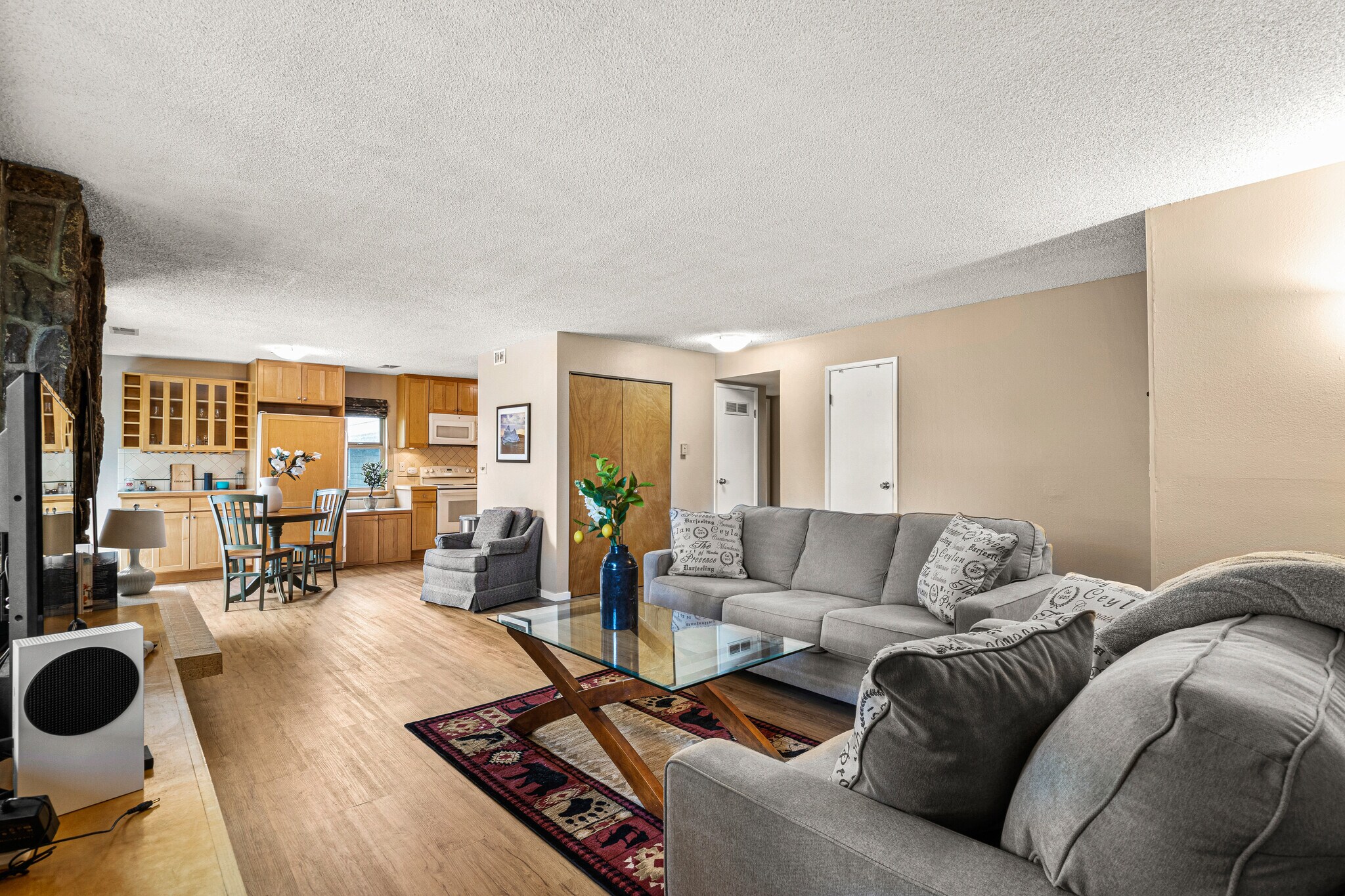 Living room and dining room - 3365 Chisholm Trl