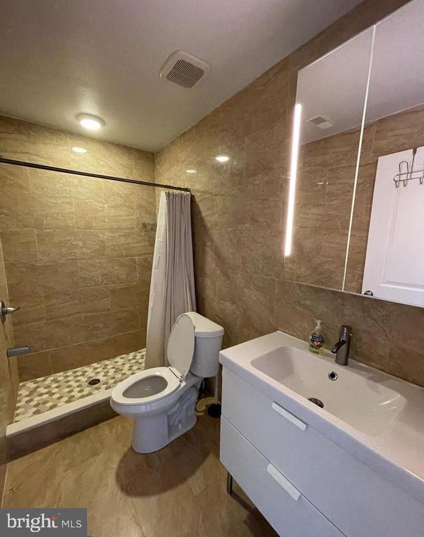 Building Photo - 615 N 11th St