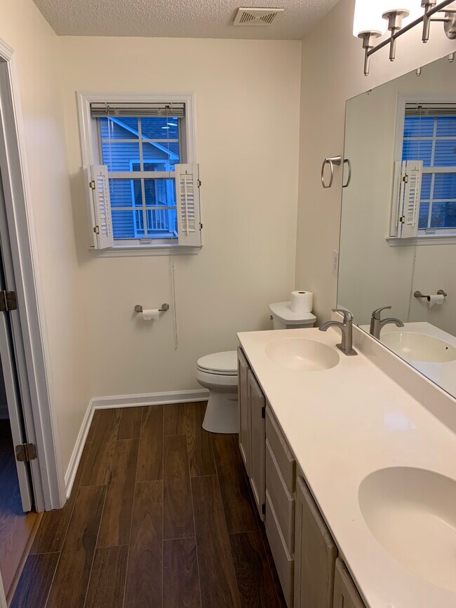 Master bath - 1079 Wayfarer Ln