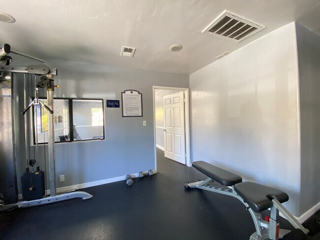 Building Photo - 2 Bedroom, 2 Bath, Downstairs Condo!