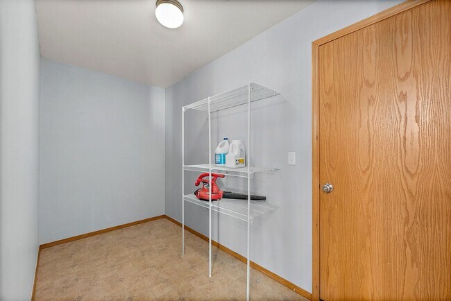 Building Photo - Spacious 4-Bed Home in DuPont | Huge Loft & 5 Mins to JBLM!