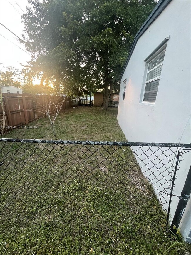 Building Photo - 700 N 68th Way