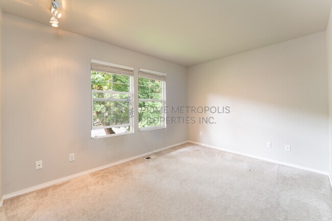 Building Photo - 2062 Newport Way NW