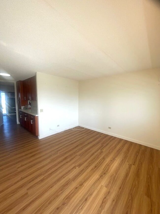 Building Photo - Recently Renovated 1 Bedroom in Honolulu