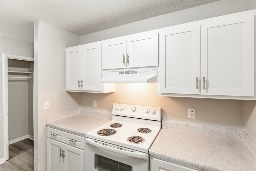 Building Photo - Sandlin Villas Apartments