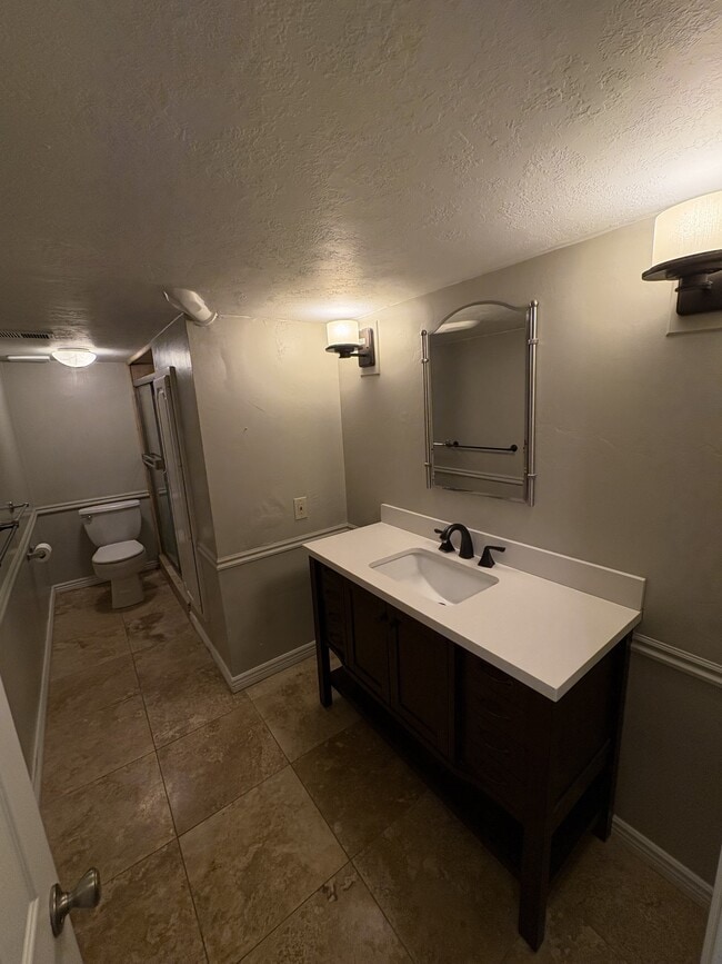 Building Photo - 2395 Bernadine Dr