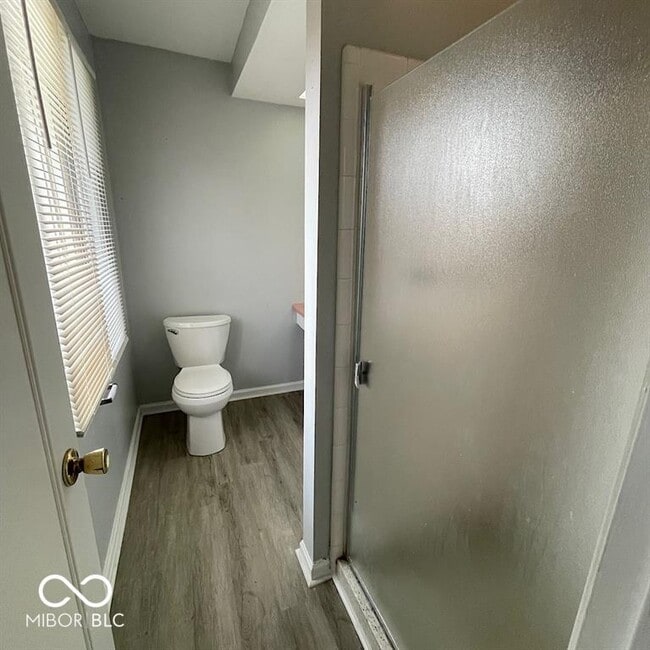 Building Photo - 1155 Canterbury Square S