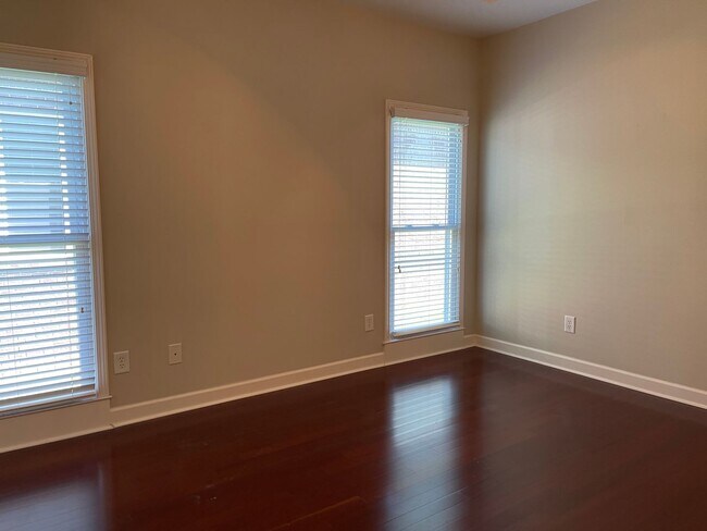 Building Photo - 215 Stoners Glen Ct
