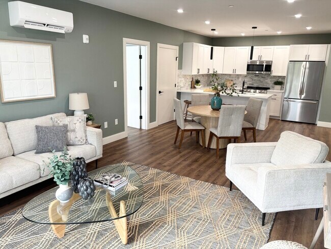 Building Photo - 1391 Main St