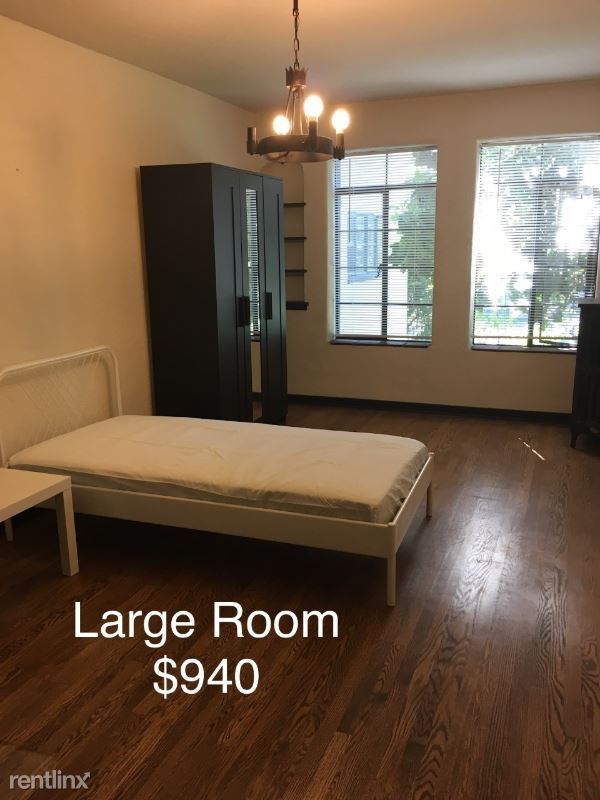 Building Photo - 2 br, 1 bath Condo - 4204 11th Avenue NE 08