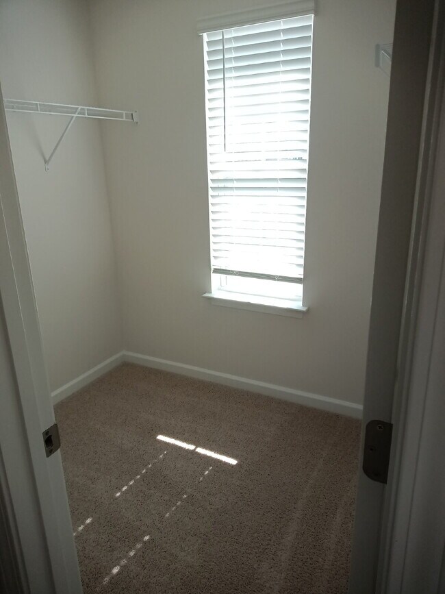 Building Photo - 1355 Amberview Ln