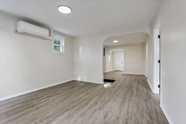 Building Photo - 561 Erickson Ave