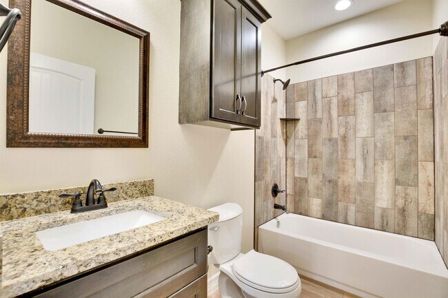 Building Photo - 118 N Buckhorn Dr