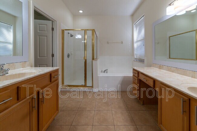 Building Photo - 423 Heather Hills Dr