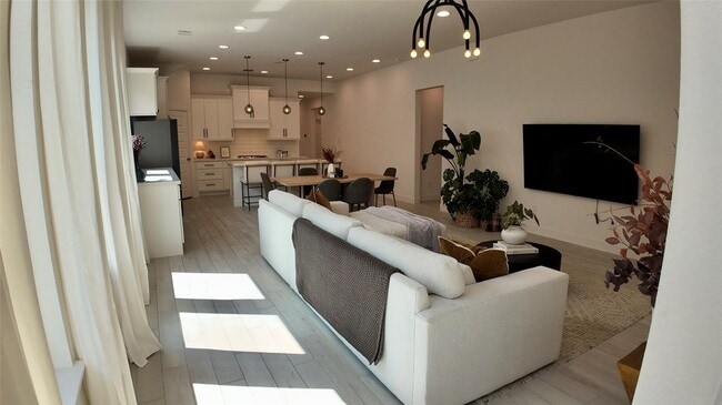 Building Photo - 27127 Cutleaf Daisy Ct