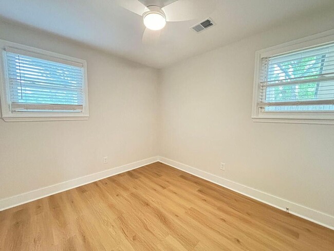 Building Photo - Fully Updated Home in Charleston