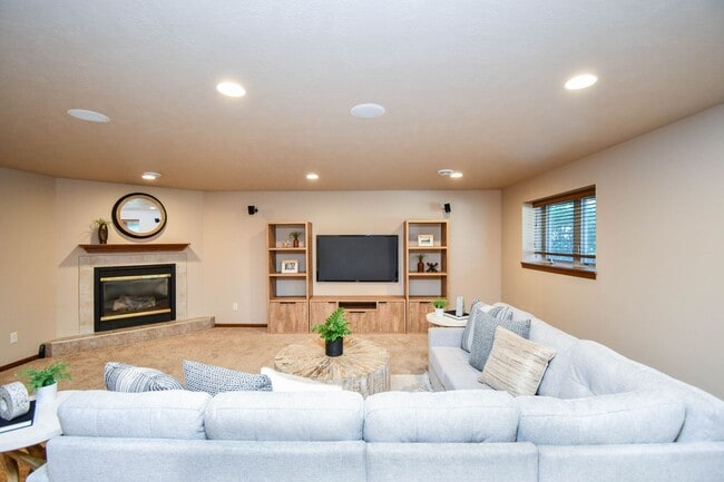 Building Photo - 3908 W 89th St