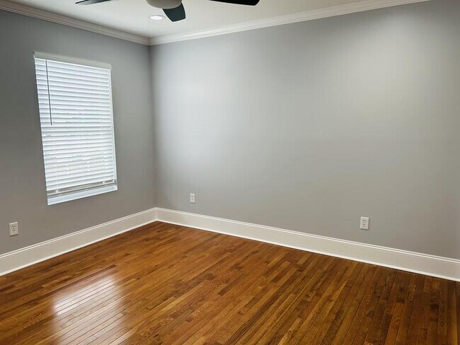 Building Photo - 305 Claybrooke Dr