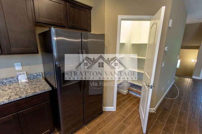 Building Photo - 240 W Juniper Ave