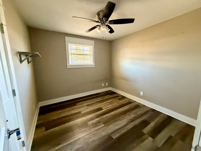 Building Photo - Single-Family House for Rent