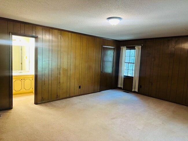 Building Photo - 2118 Wimbledon Dr