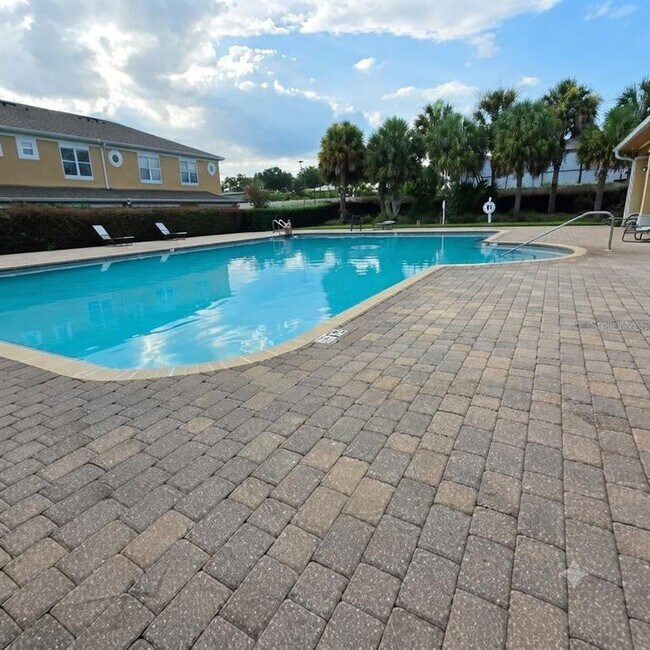 Building Photo - 1561 Chelsea Dr