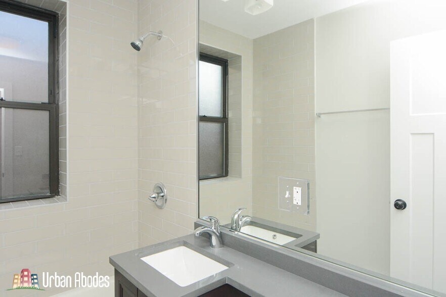 Building Photo - 445 W Belden Ave