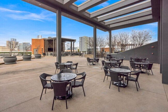 Building Photo - 600 12th Ave S