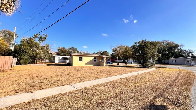 Building Photo - $300 off of a month of rent! Charming 3-Bedroom Home in Deltona! – Pets Welcome (Up to 30 lbs) – ...