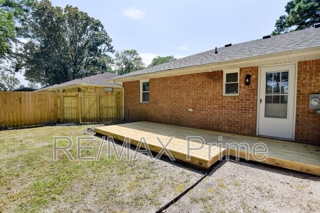 Building Photo - 1302 Linden Ave