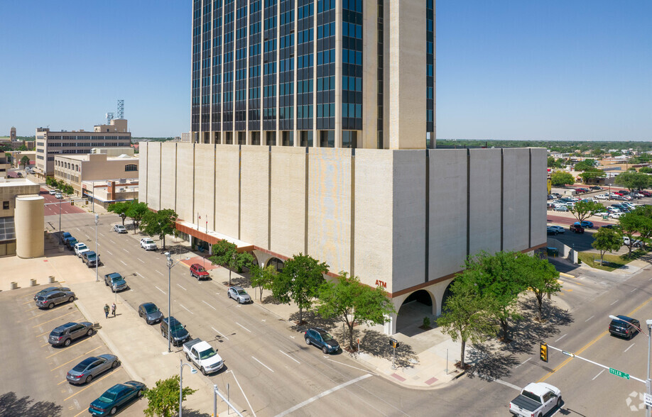 Building Photo - Residence at 600