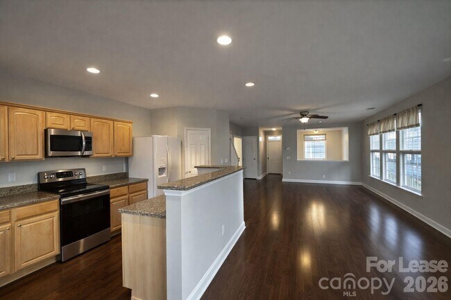 Building Photo - 121 Walnut Cove Dr