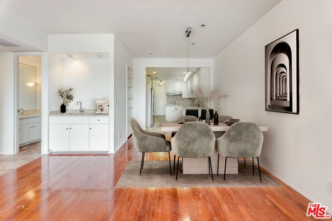 Building Photo - 10551 Wilshire Blvd