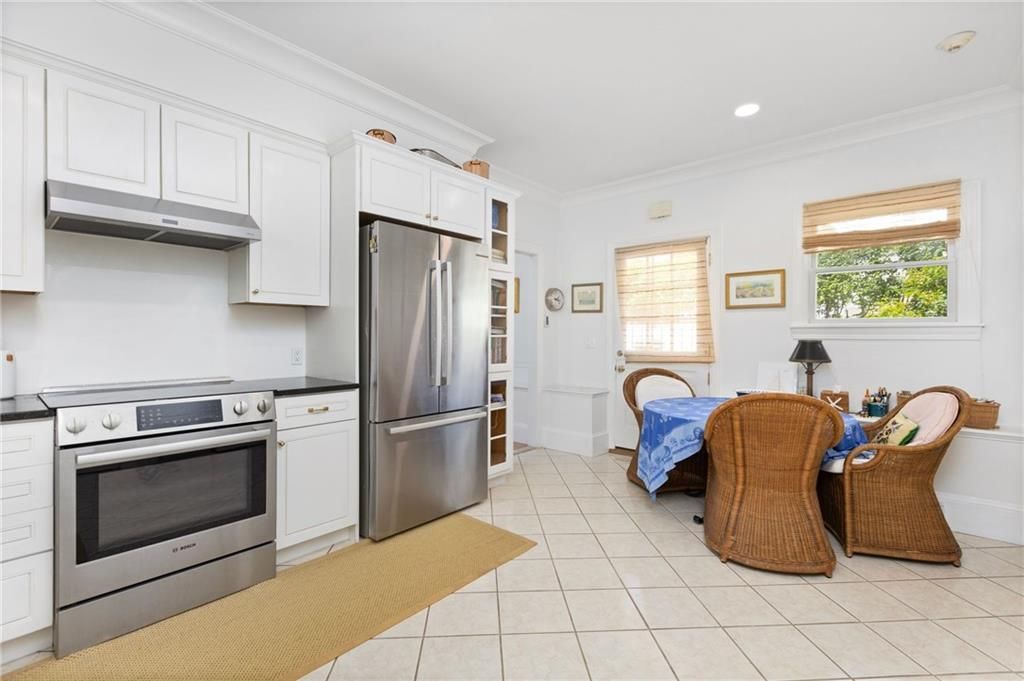 Building Photo - 553 Bellevue Ave