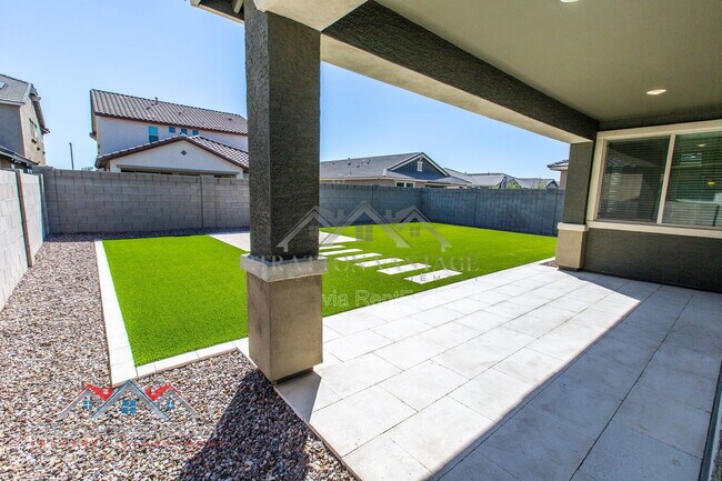 Building Photo - 15075 W McKinley St