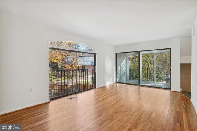 Building Photo - 10855 Deborah Dr