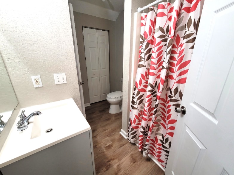 Building Photo - 1329 Nylic St