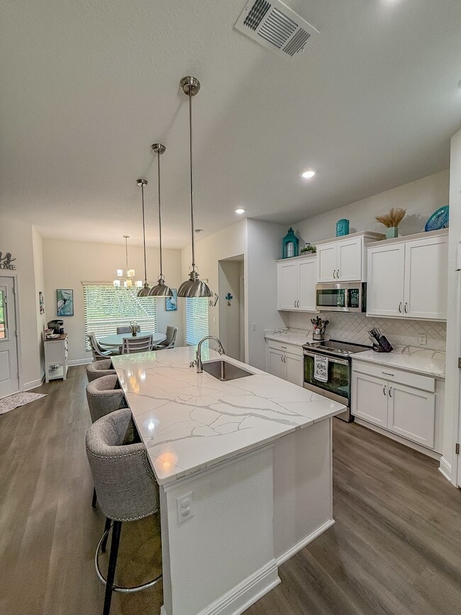 Primary Photo - 2437 Hilton Dr