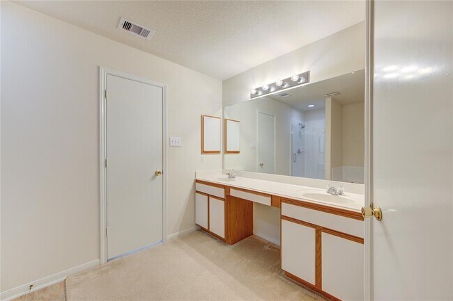 Building Photo - 3639 Barkers Crossing Ave