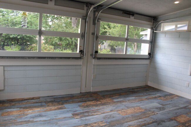 Building Photo - Columbine Hills - 3 BR/2 1/2 BA Home!