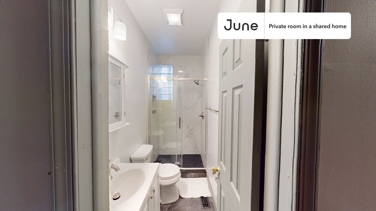 Building Photo - Room in Shared 5 bed/2 bath home in Columbia Heights