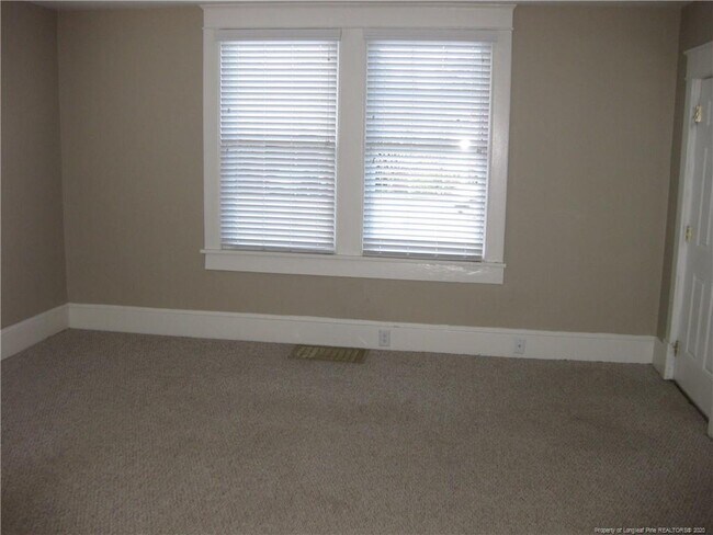 Building Photo - 1511 Fort Bragg Rd