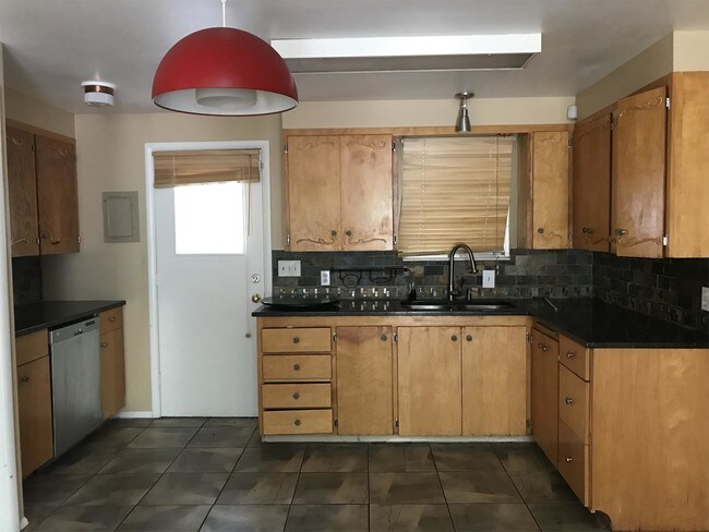 Building Photo - 1225 Zenith Ave