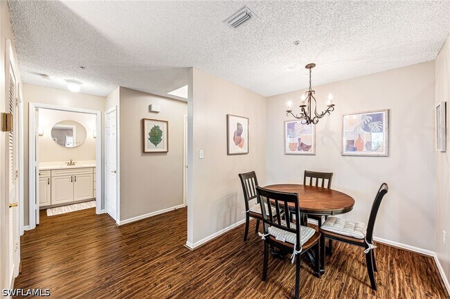 Building Photo - 900 Arbor Lake Dr