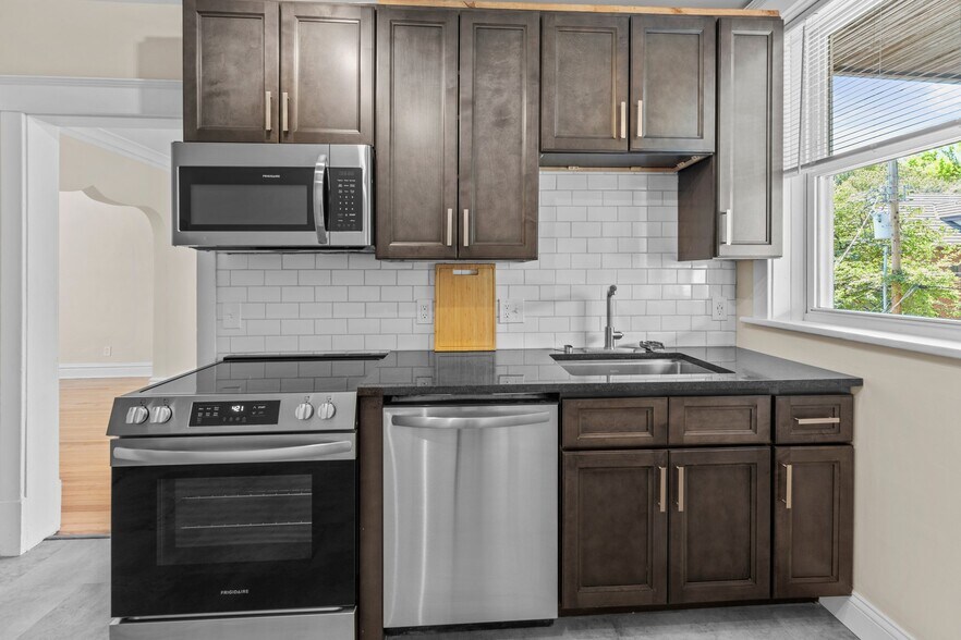 Building Photo - 7350 Amherst Ave