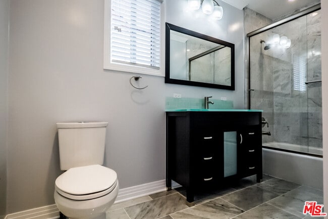 Building Photo - 812 N Alfred St