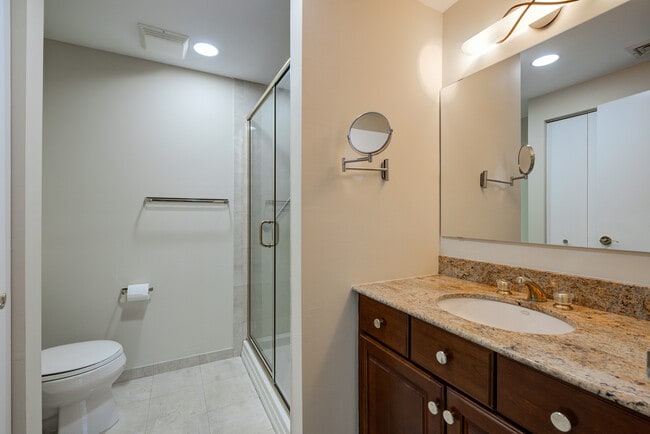 Building Photo - 242 Maple Ave