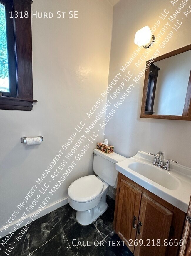 Building Photo - Eastown Three Bedroom Clean Home