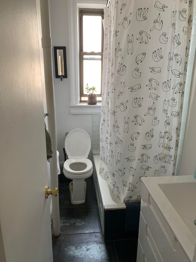 Building Photo - 219 13th St